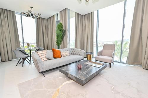 Chic 2BR Heart of District One, Dubái