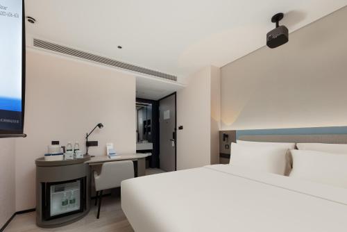 Comfort Queen Room  image 3