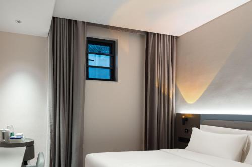Comfort Queen Room  room in Light Hotel Hangzhou West Lake Yintai Nansong Royal Street