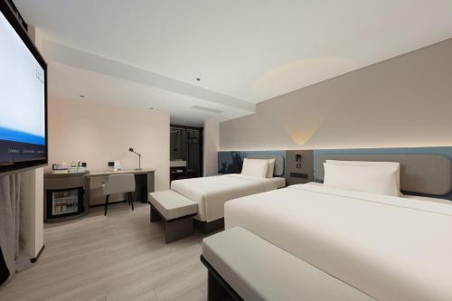 Super Family Room room in Light Hotel Hangzhou West Lake Yintai Nansong Royal Street