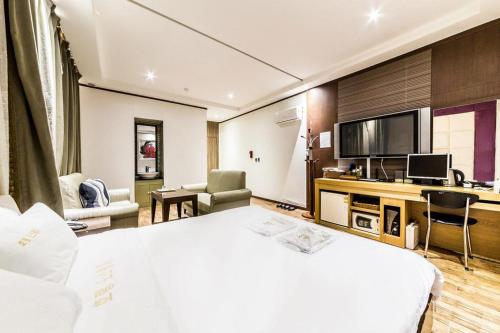 Nostalgia Hotel in Paju