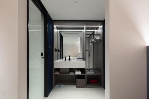 Super Family Room image 1