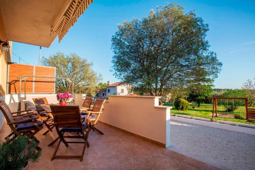 ระเบียง/ชานเรือน, Apartment Living with Nature in เวรูเดลา