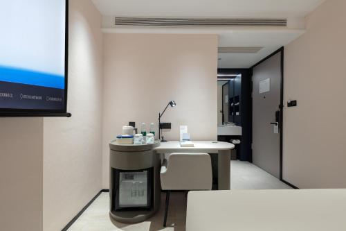 Standard Single Room image 2