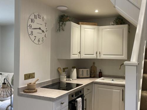 Kitchen, Wisteria Cottage - 2 bed near Bath & many NT sites in Holt (Wiltshire)