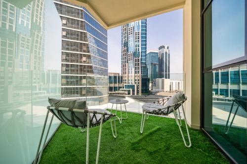 Sophisticated Studio Escape Luxury Design - image 14