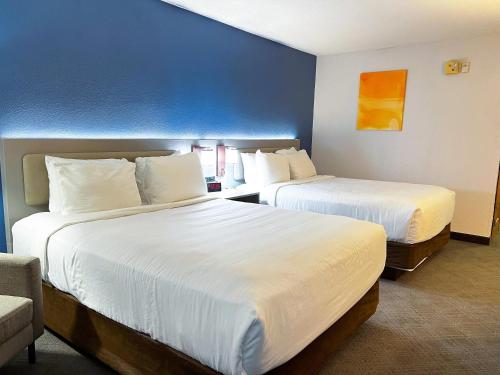 Queen Room with Two Queen Beds - Non-Smoking