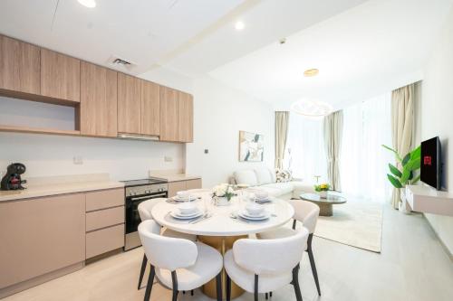 Stylish 2BR Fully Furnished Unit at Business Bay - image 6