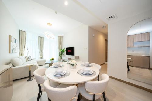 Stylish 2BR Fully Furnished Unit at Business Bay - image 11