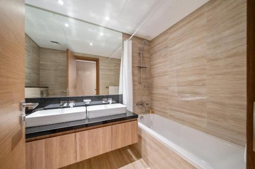 Stylish 2BR Fully Furnished Unit at Business Bay - image 10