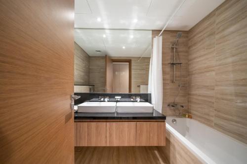 Stylish 2BR Fully Furnished Unit at Business Bay - image 9