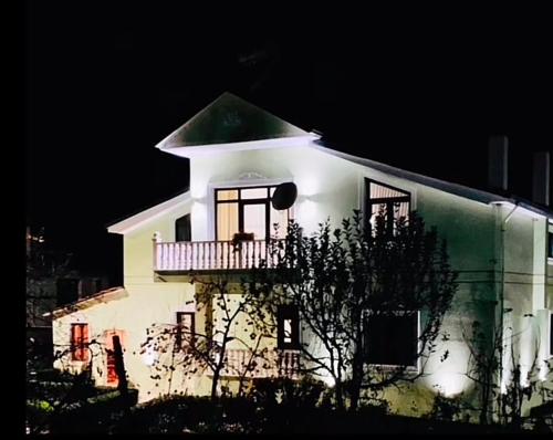 Vila Bashllari, Zvarisht