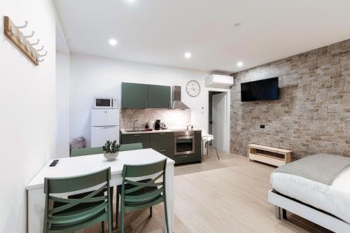Superior Studio room in Victoria Studio 1 e 2 by Quokka 360 - Close to Porta Torre in Como