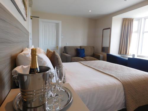 Cullen Bay Hotel - image 9
