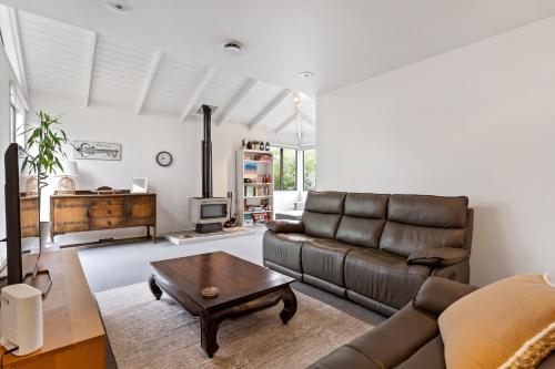 Waiake Family Retreat - Auckland Holiday Home, Auckland (photo 8)