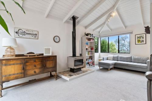 Waiake Family Retreat - Auckland Holiday Home, Auckland (photo 9)