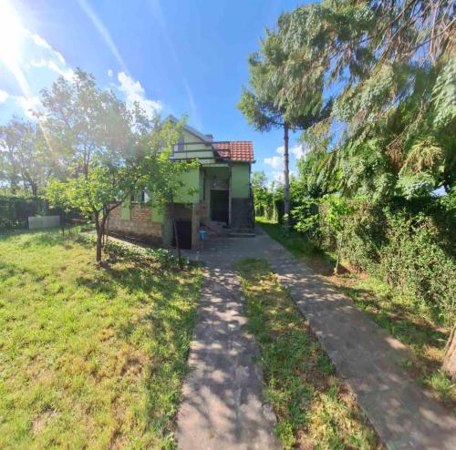 Fruška Gora, Banstol, ulica Šajkaška 14