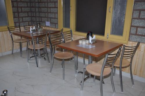 Restaurant, Sun Mark in Siyal