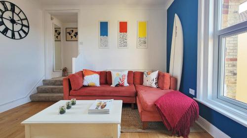 NEW Summer Beach Escape With Garden And Parking Bay – khách sạn tại West Bournemouth