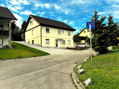 A szálláshely kívülről, Guest House 3 Binzen in Binzen