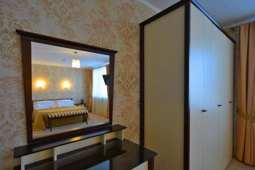 Hotel Mayak - Om Building