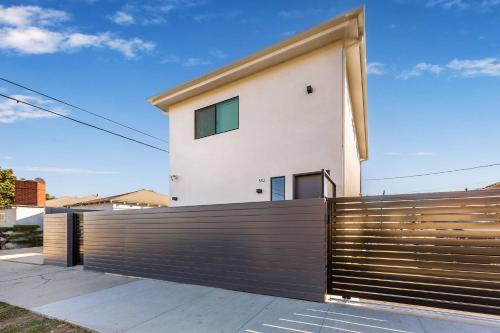 Modern 2BR Back House w/ TVs & Full Kitchen, Los Angeles (fotografie 2)