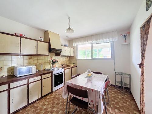 Maison calme avec jardin & barbecue in Montendre