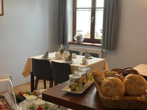 Food and beverages, Pension Kramerhof in Taufkirchen (Vils)
