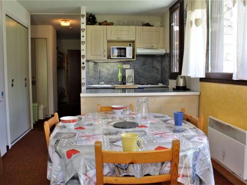 Appartement cosy a Risoul 1850 : 2 pieces, coin montagne, 6 couchages, ski aux pieds, terrasse sud - in Risoul