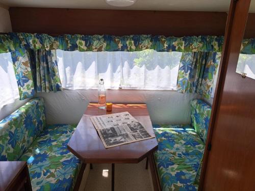 Caravane 70's in 聖拉里布讓