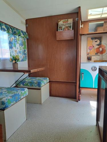 Caravane 70's in 聖拉里布讓