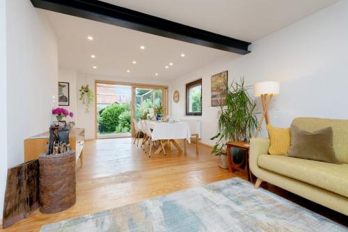 Detached house in Fellbach near Stuttgart – khách sạn tại Bad Cannstatt