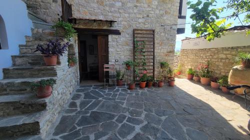 Фасада на хотела, GuestHouse Mangalem in Берат