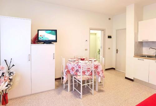 One-Bedroom Apartment image 8