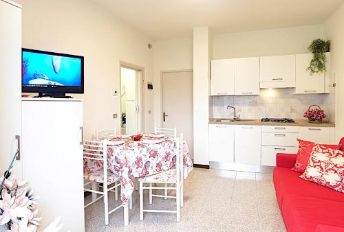 One-Bedroom Apartment image 6