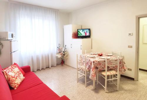 One-Bedroom Apartment image 4