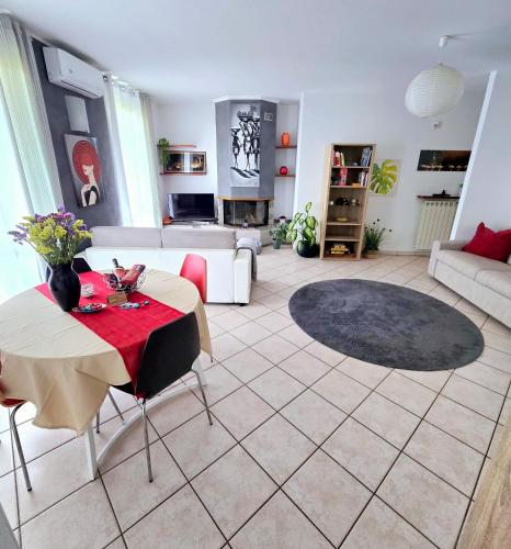  ZARA HOUSE - Lake and Pet Friendly in Brusimpiano