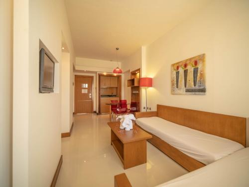 Family Room with Garden View image 8