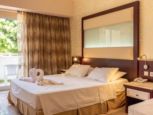 Double Room with Land View image 2