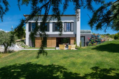 Sea View Villa In The Hills Of Nice, Nice