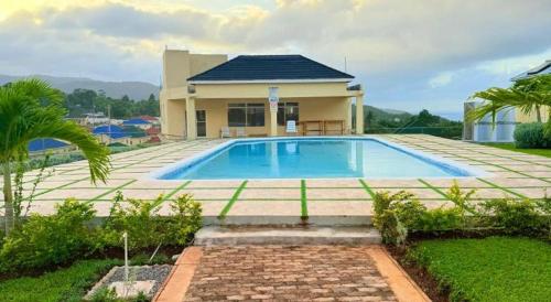 The Maison at Ocho Rios in เบรดนัท ฮิลล์