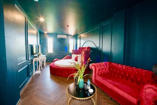 Suite with City View image 2