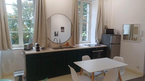 Manoir au bord du Trieux - Grand Appartement avec jardin in Pontrieux