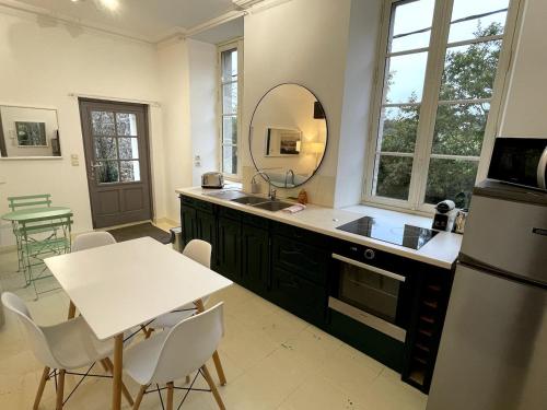 Manoir au bord du Trieux - Grand Appartement avec jardin in Pontrieux