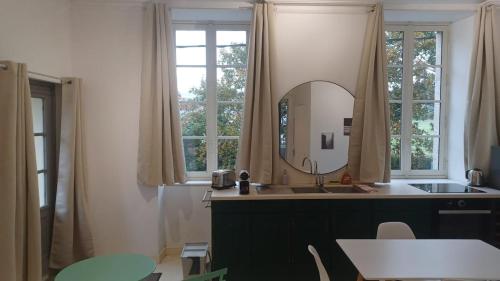 Manoir au bord du Trieux - Grand Appartement avec jardin in Pontrieux