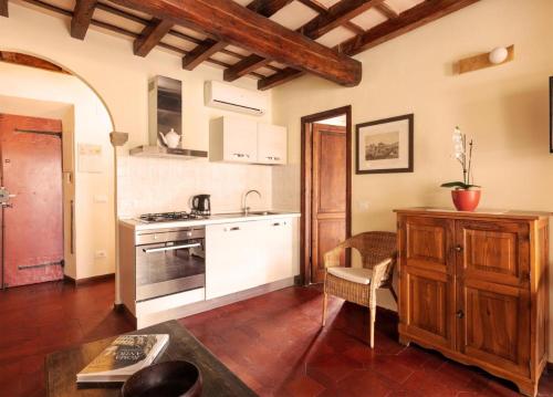 Wonderful apartment close to Coliseum, Rome (photo 9)