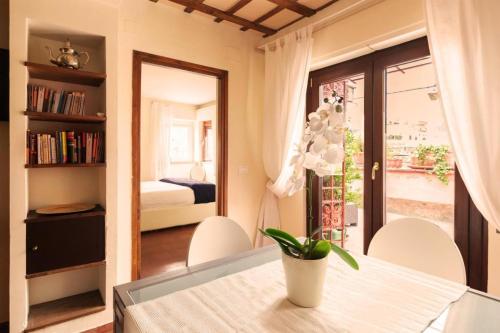 Wonderful apartment close to Coliseum, Rome (photo 2)
