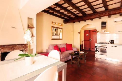Wonderful apartment close to Coliseum, Rome (photo 3)