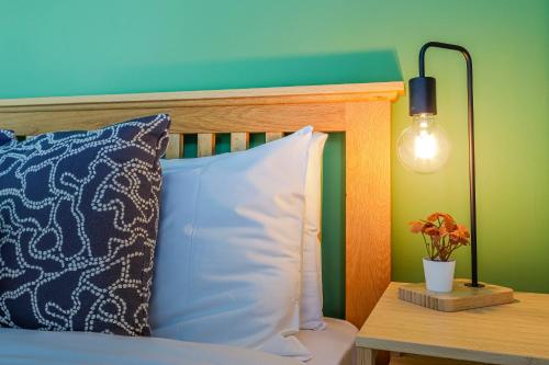 Noah Suite by Koya Homes - 2-Bed Apartment, Cardiff City Stadium View & Free Parking