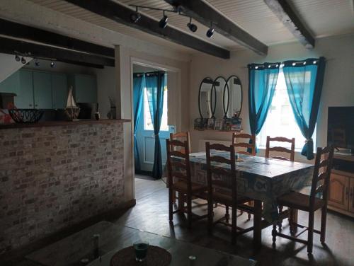 Maison en pierre pour 6-jardin &animaux bienvenus - Location saisonnière - Languidic